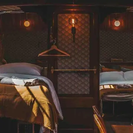 Botel Amazing Private Luxury Boat Amesterdão