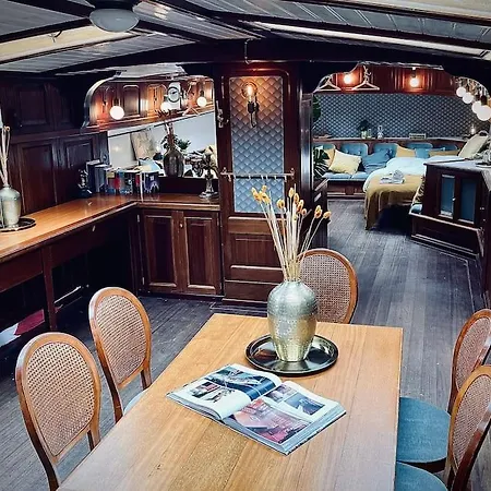 Amazing Private Luxury Boat * 암스테르담